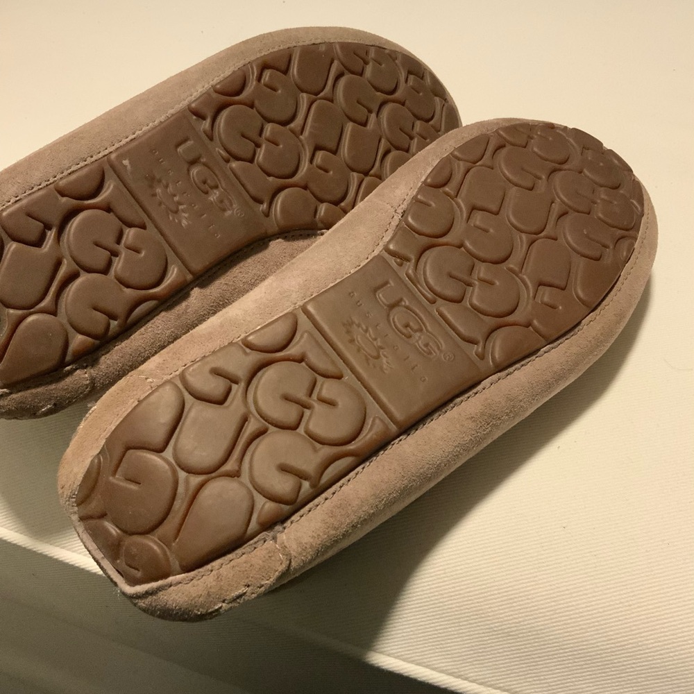 UGG Slippers - Picture 4 of 7